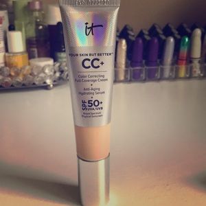 it cosmetics Makeup - Used 2 times, no box included. PRICED FIRM it cosmetics Makeup - Used 2 times, no box included. PRICED FIRM
